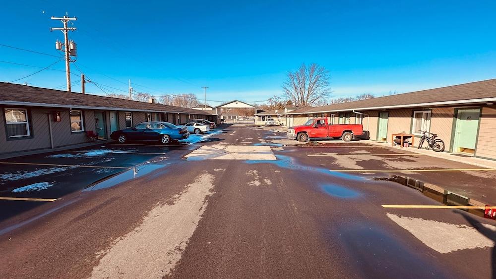 Curry’s Motel by OYO Saginaw MI photo 17