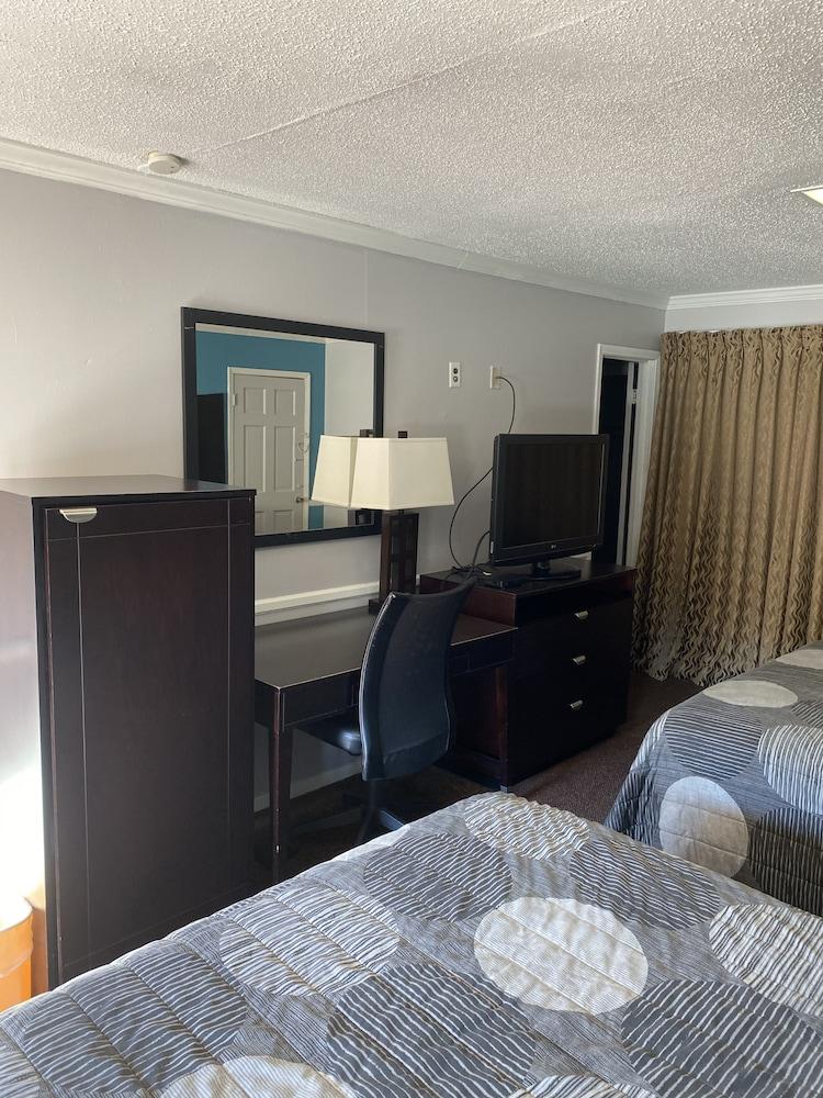 Colonial Manor Motel photo 8