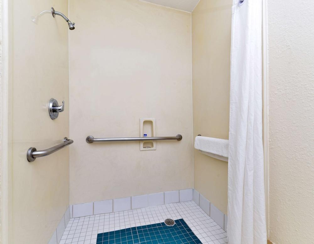 Americas Best Value Inn & Suites Houston Brookhollow NW photo 7