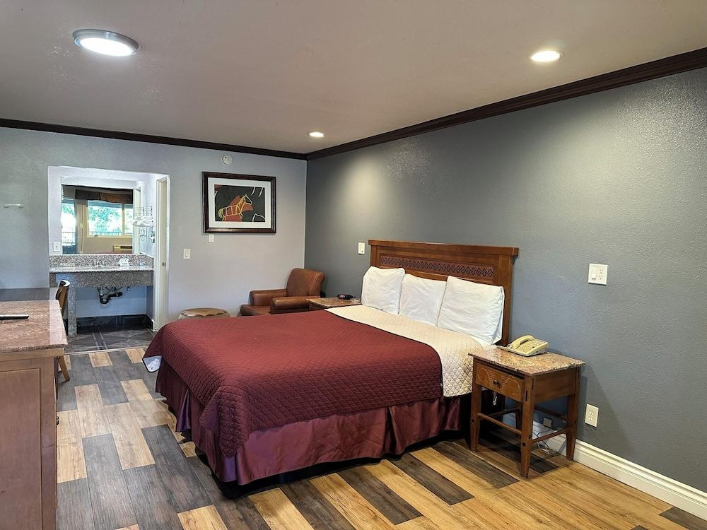 Corona Inn photo 5