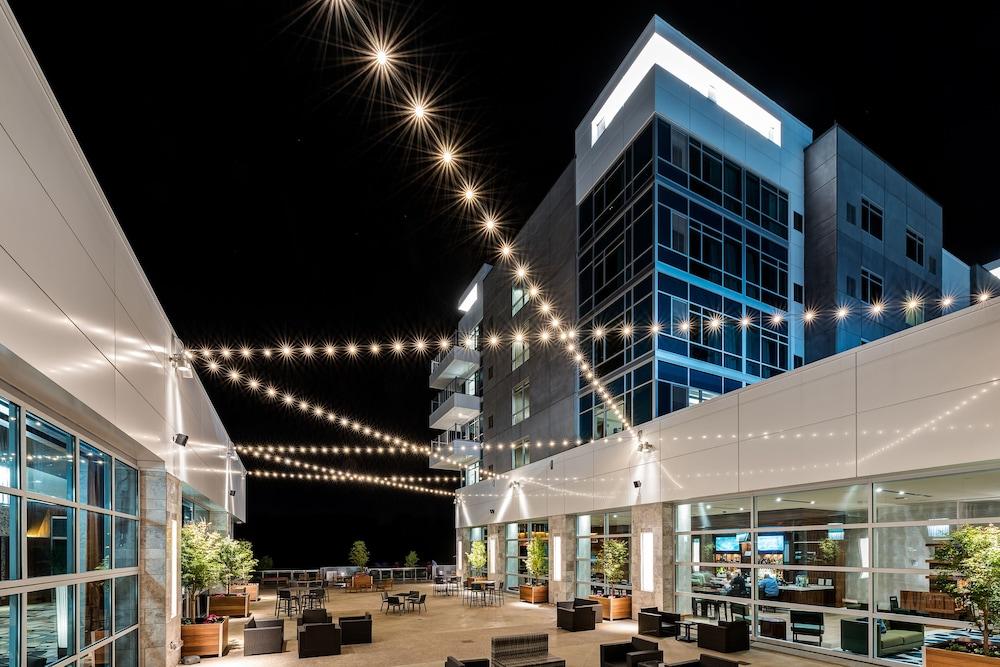 The Landing Hotel at Rivers Casino & Resort photo 54