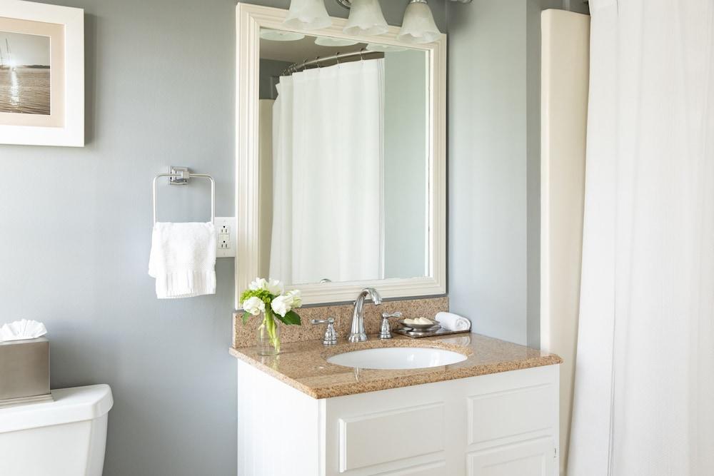 Vineyard Square Hotel & Suites photo 20