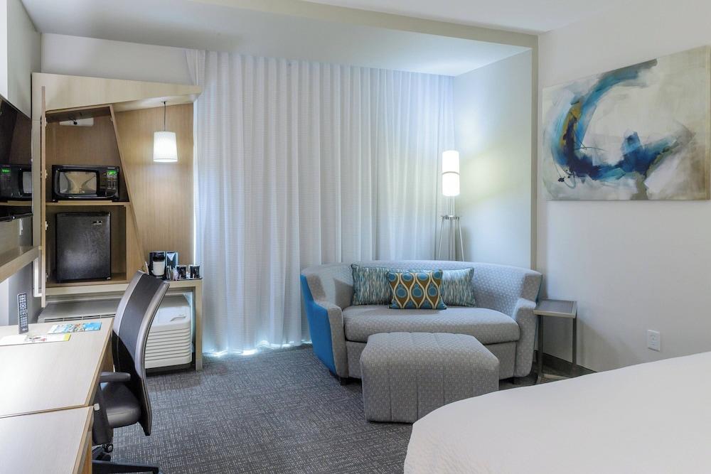 Courtyard by Marriott Lake Jackson photo 12