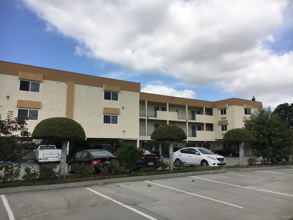 Bellflower Travel Inn photo 43