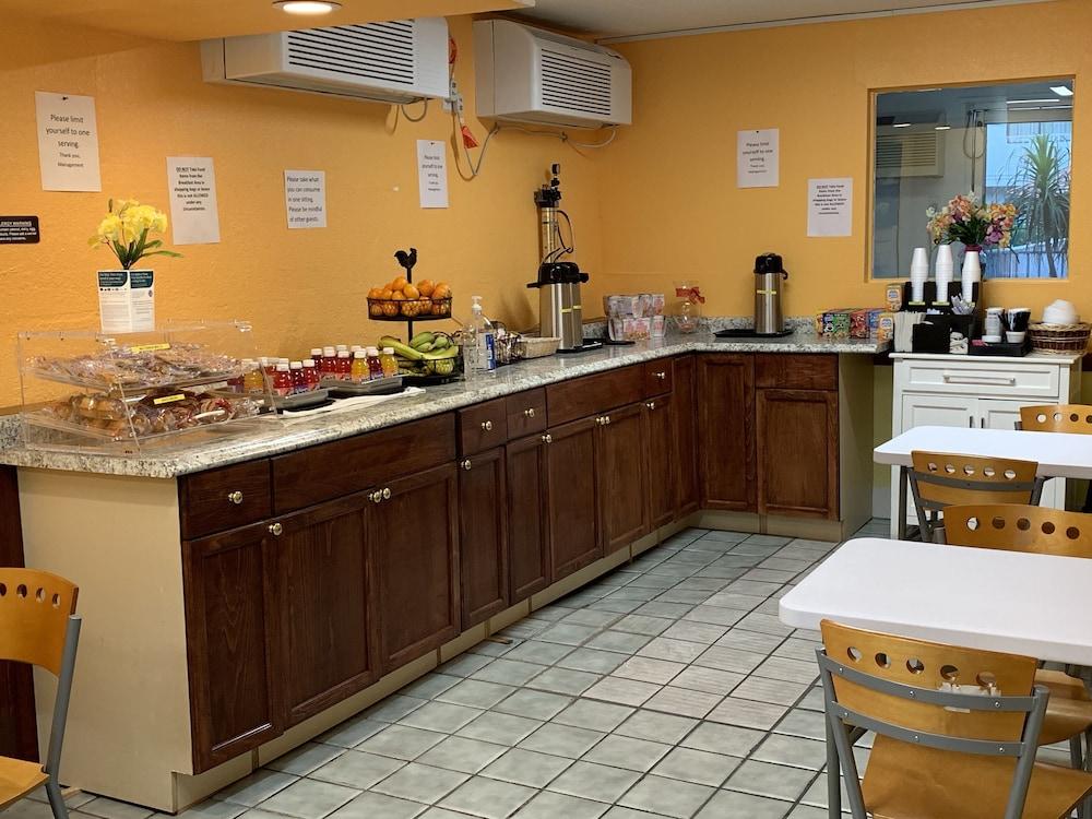 Rodeway Inn Kissimmee Maingate West photo 13