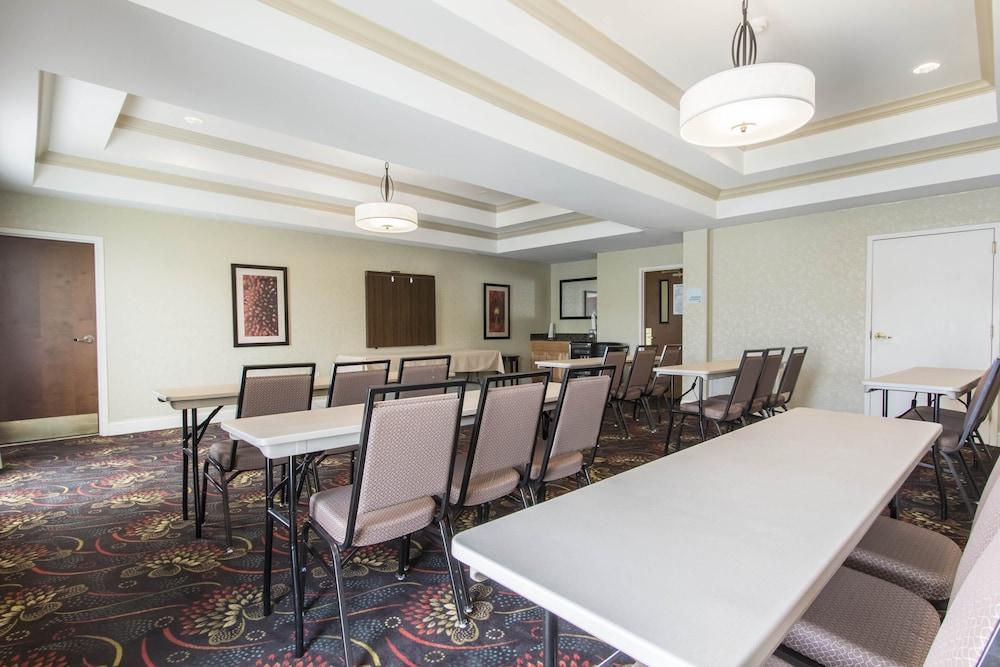 Holiday Inn Express Hotel & Suites Cullman by IHG photo 35