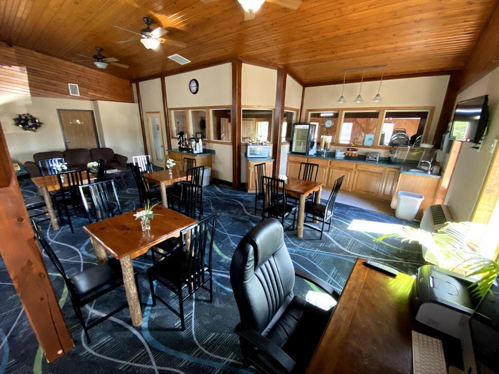 Woodlands Inn & Suites photo 4