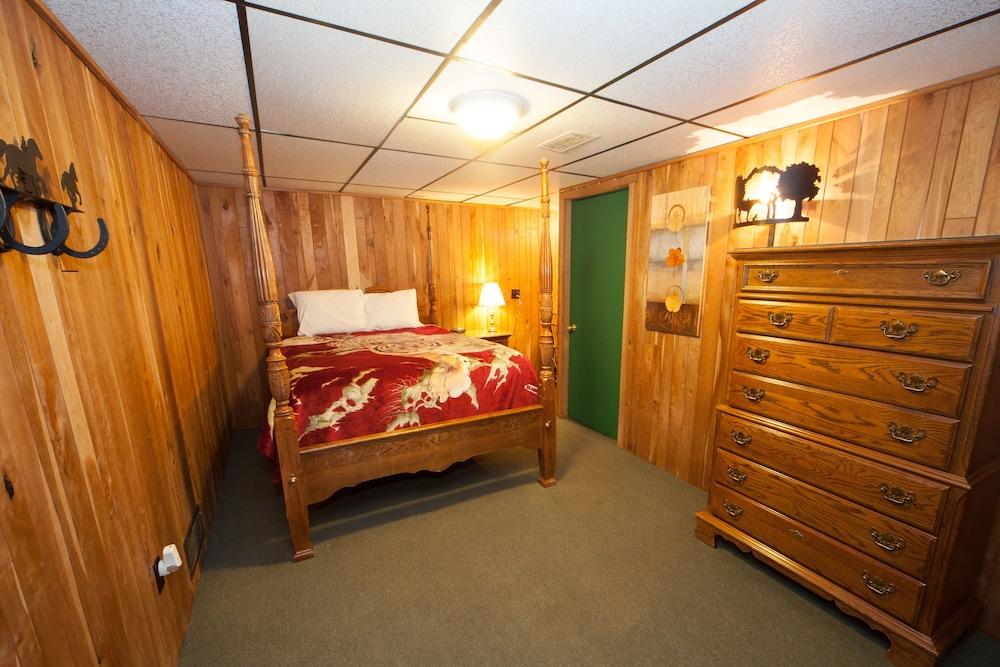 Log Cabin Lodge & Suites photo 81