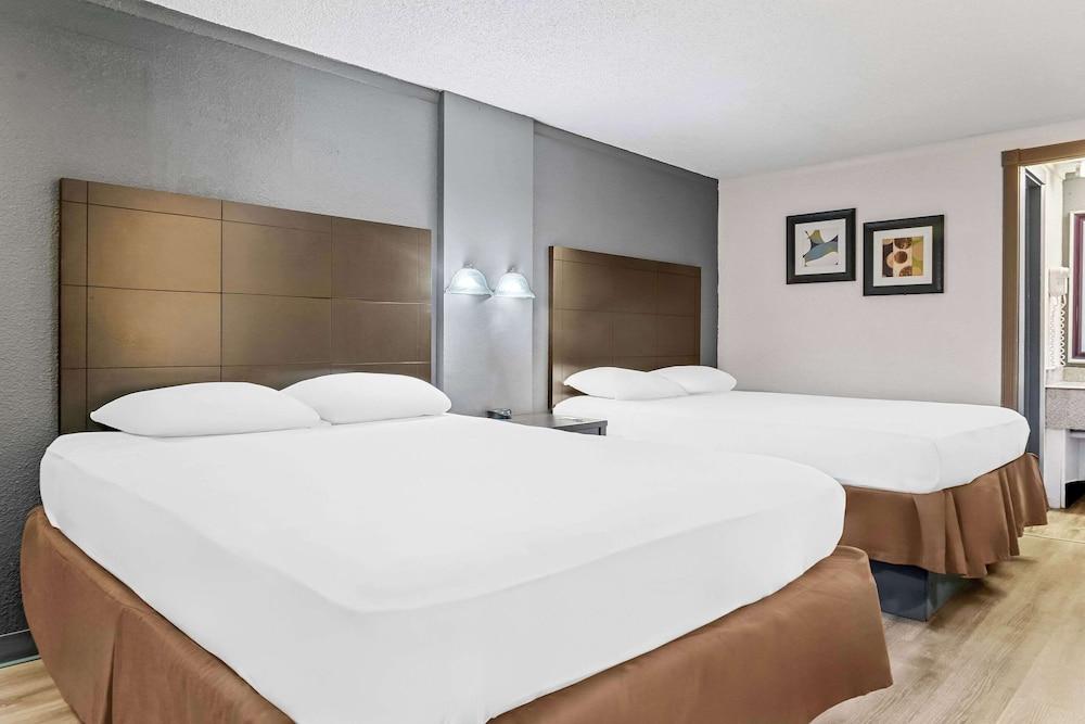 Rodeway Inn & Suites Saginaw I-675 photo 40