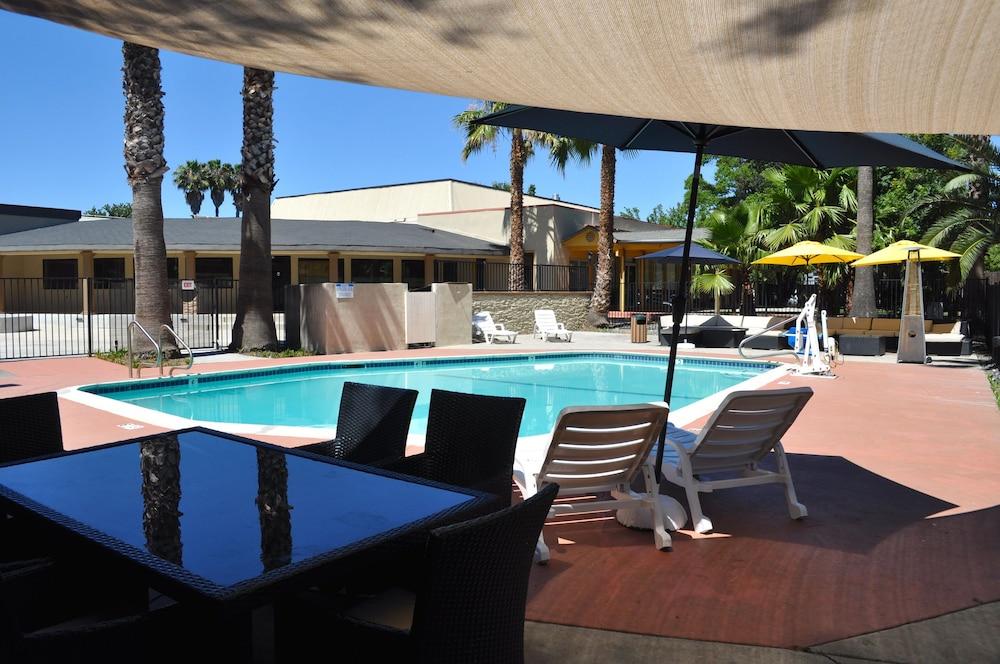 Prodigy Hotel, a Days Inn by Wyndham photo 32
