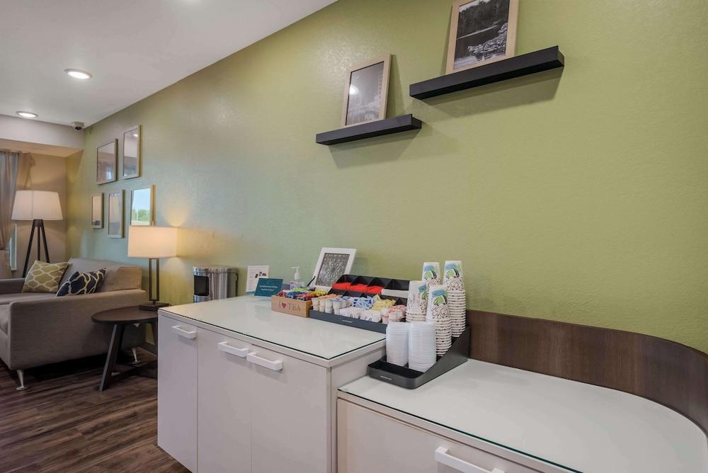 Woodspring Suites Milwaukee - Menomonee Falls photo 32