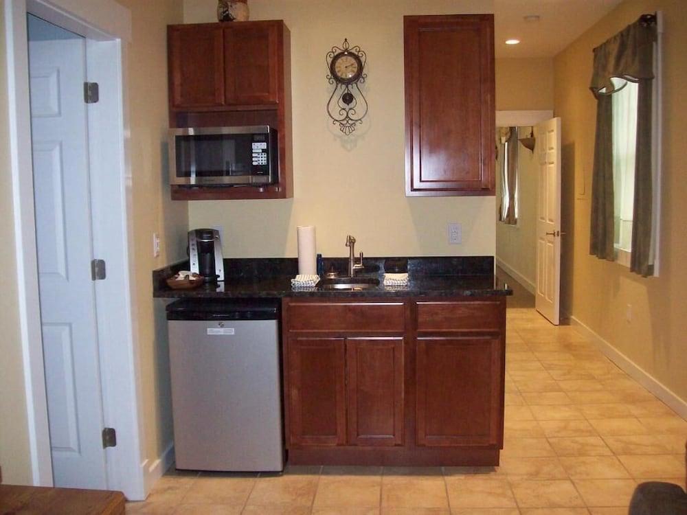 Colonel's Suites photo 2