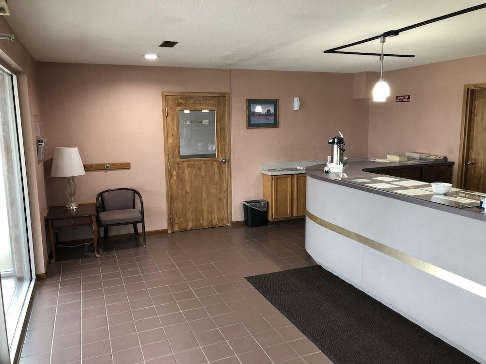 Denison Inn & Suites photo 4
