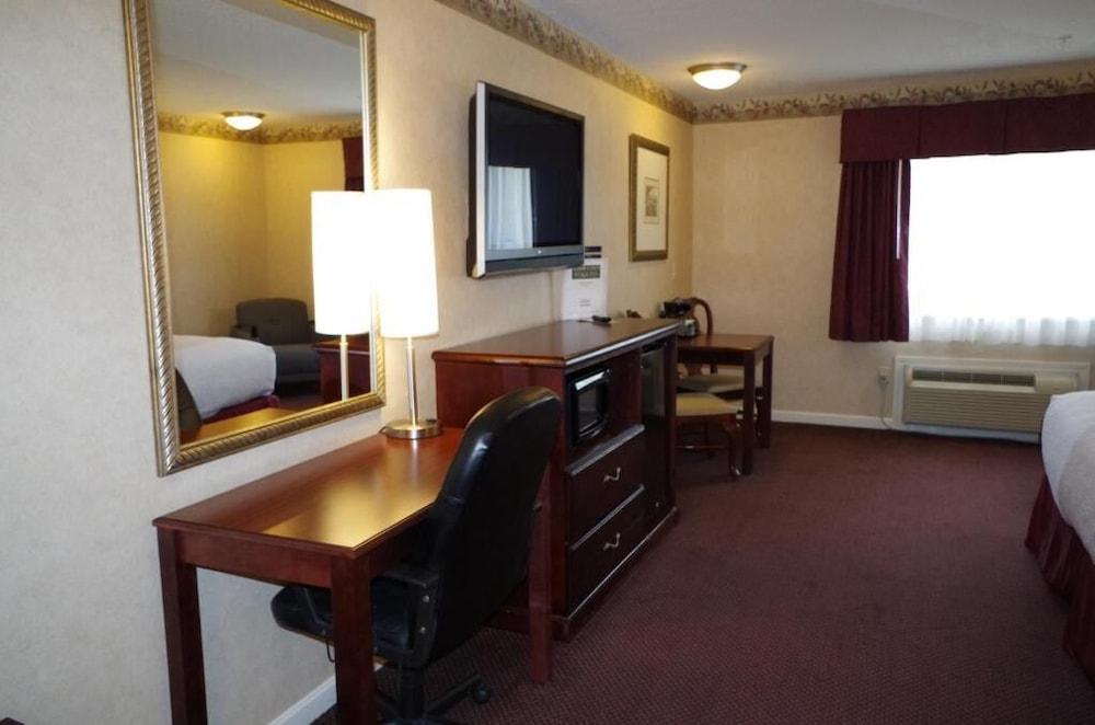 Shiretown Inn & Suites photo 10