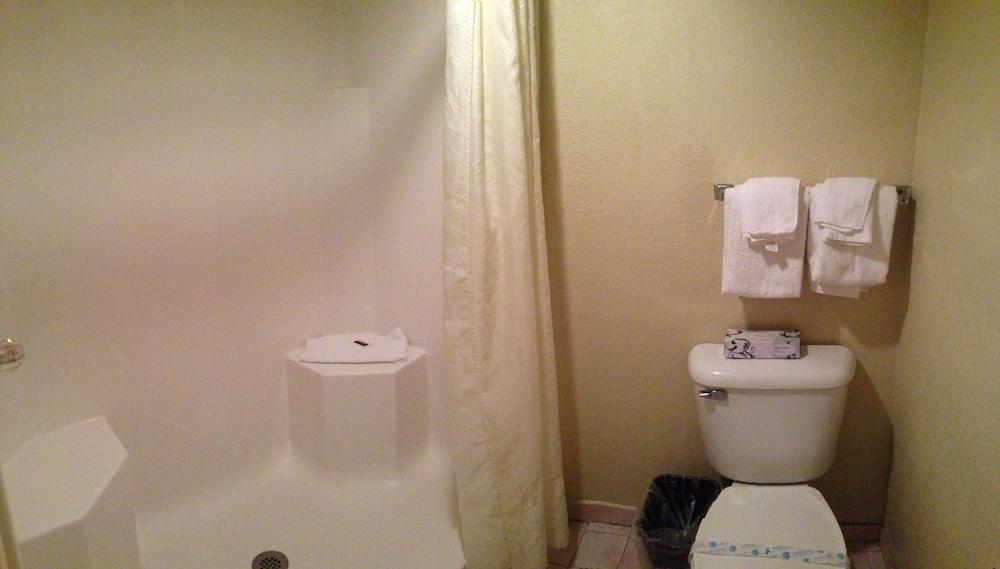 Four Corners Inn photo 42