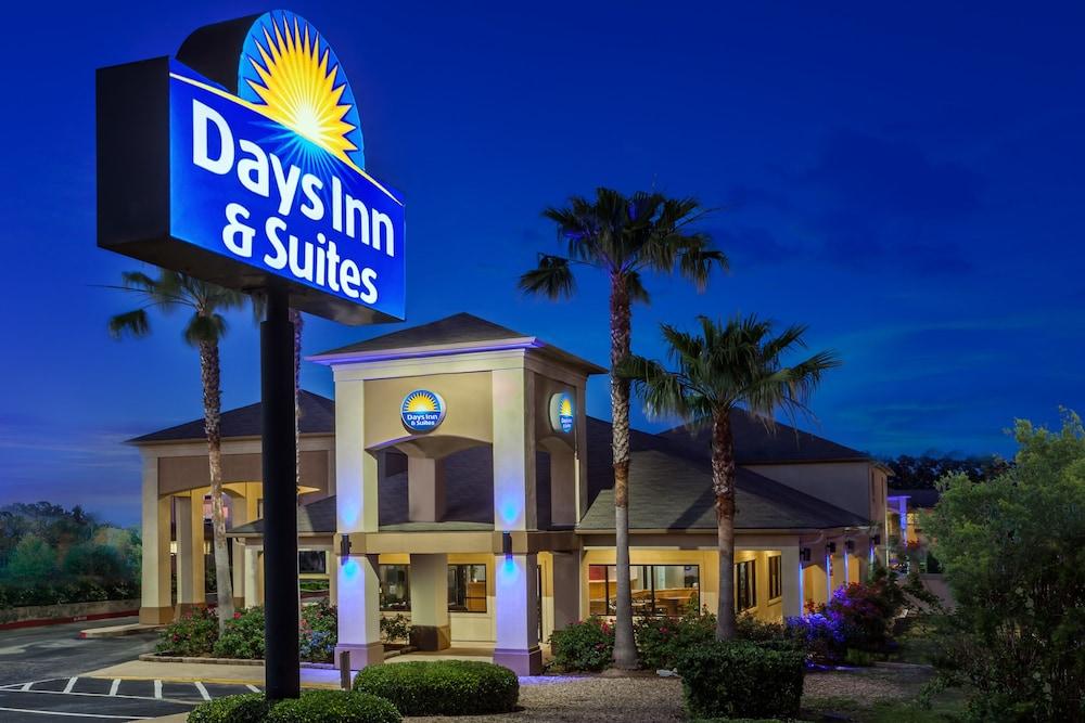 Days Inn & Suites by Wyndham Huntsville — hotel in Huntsville