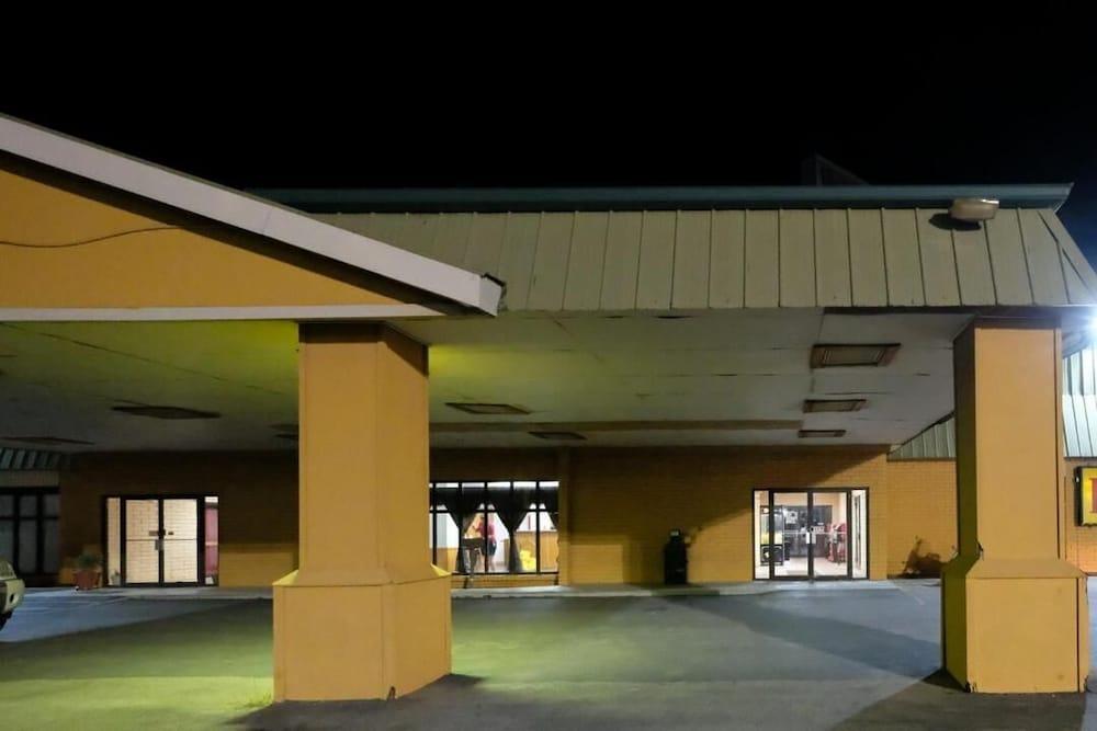 Econo Lodge Elk City photo 4