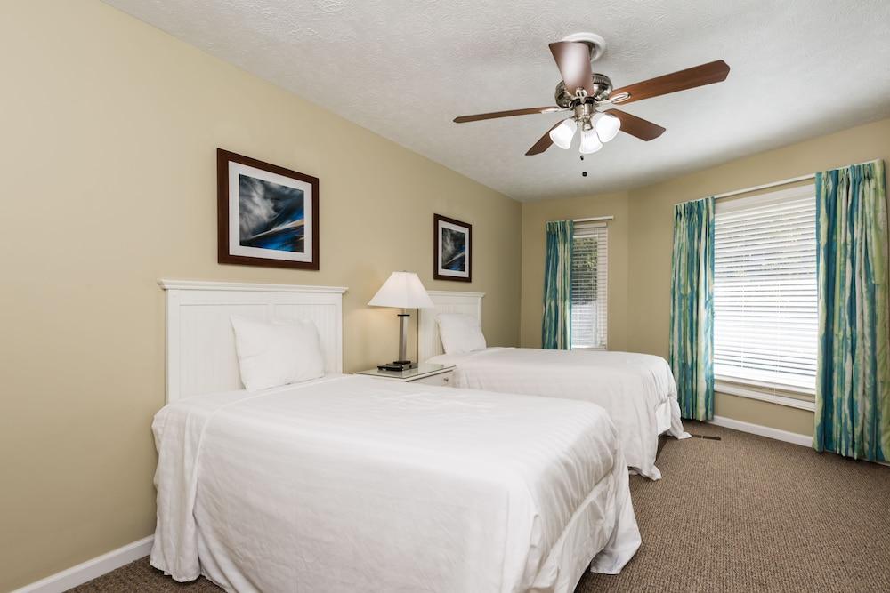 Country Club Villas photo 11