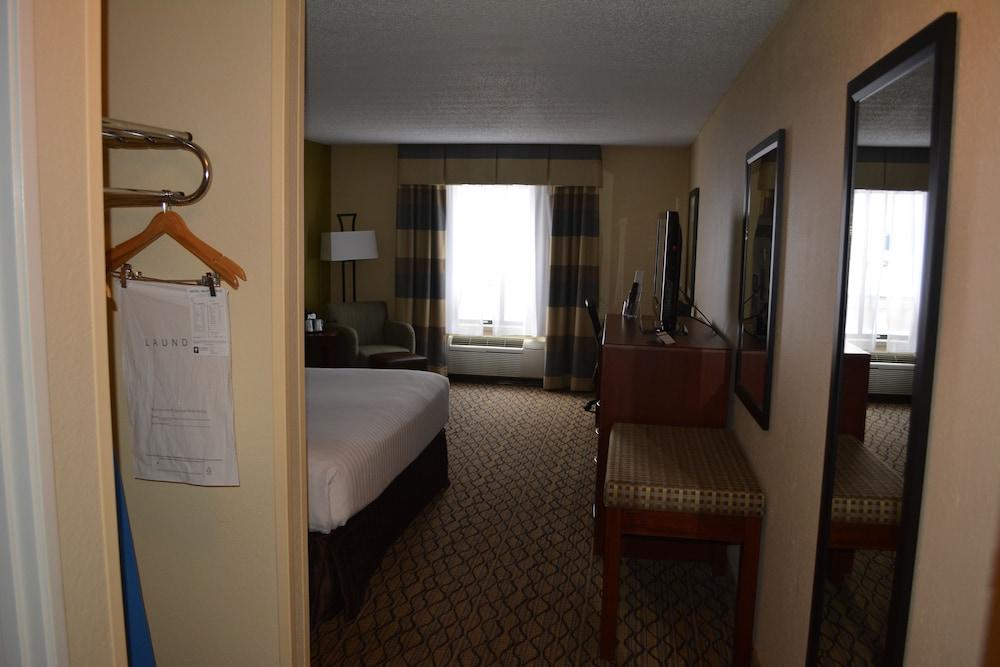 Holiday Inn Express & Suites Lancaster by IHG photo 6