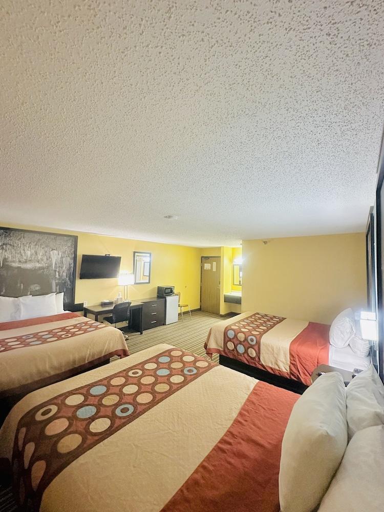 Super 8 by Wyndham Warrenton photo 8