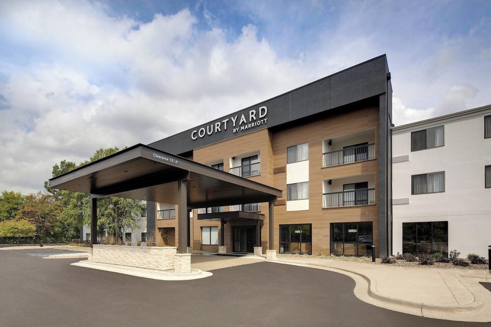 Courtyard by Marriott Grand Rapids Airport photo 1