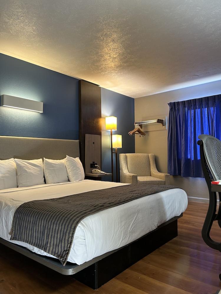Rodeway Inn Emporia photo 1