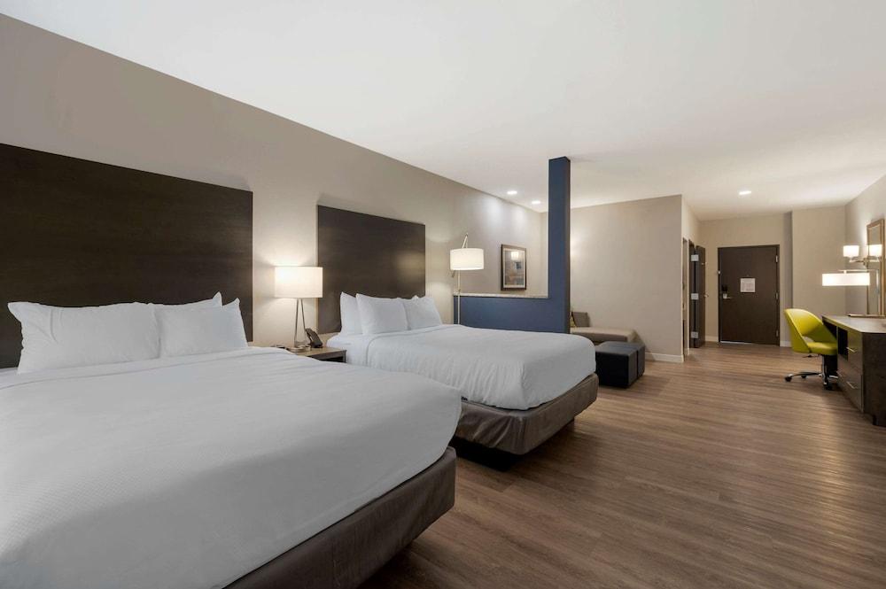 Comfort Suites Cincinnati University - Downtown photo 13