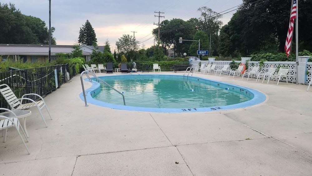 Presque Isle Motel photo 14