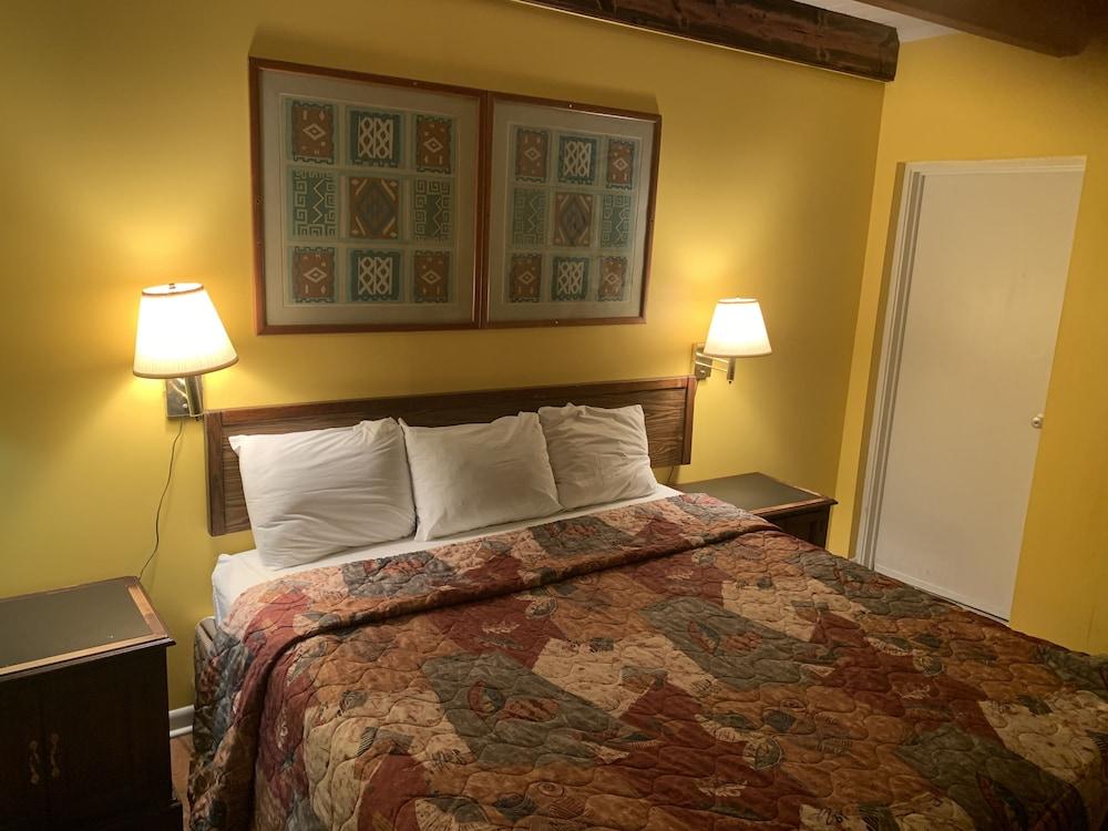 Travelers Inn photo 20