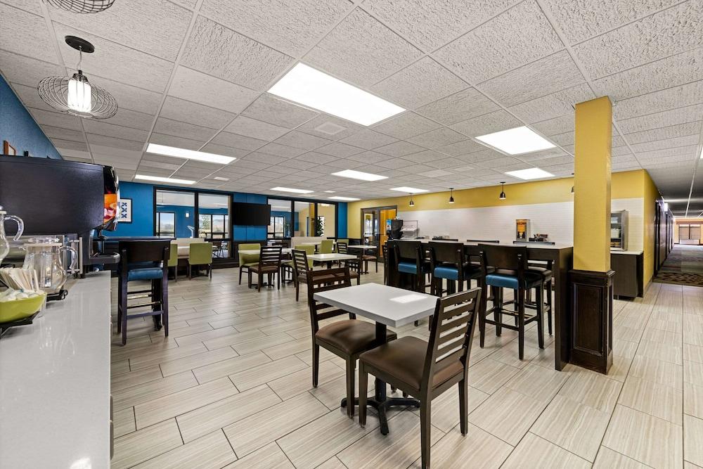 Quality Inn Warrensburg photo 31