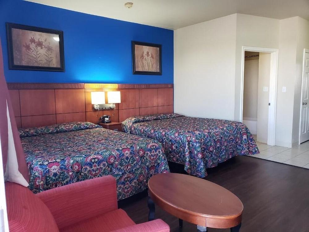 Crossroads Inn & Suites photo 50