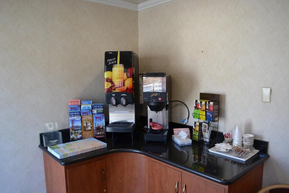 Alpha Inn & Suites photo 6