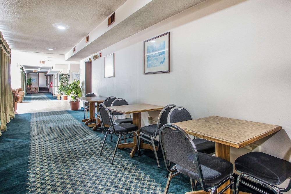Rodeway Inn Bedford photo 4