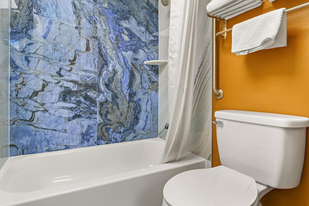 Quality Inn & Suites Corinth West photo 43