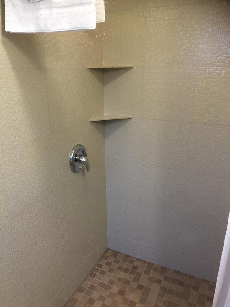 Bayshore Inn Motel photo 44