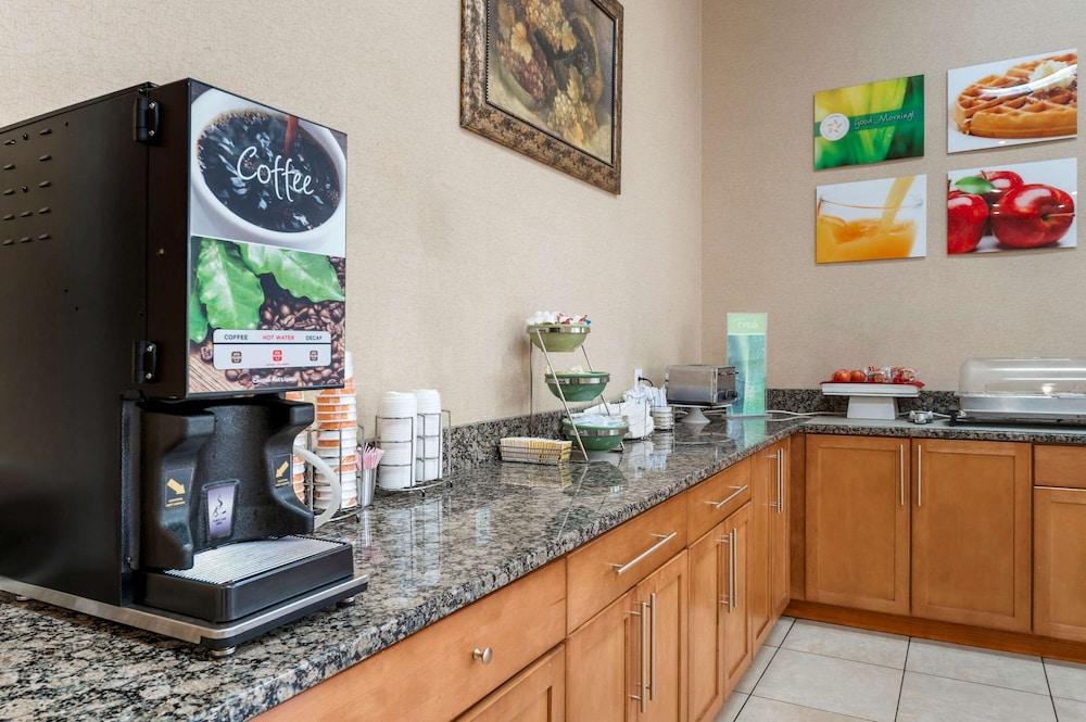 Quality Inn & Suites photo 31