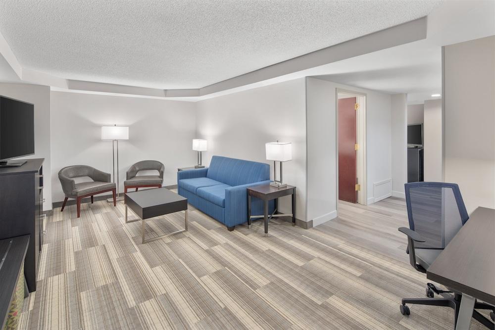 Holiday Inn Express & Suites Greenville-I-85 & Woodruff Rd by IHG photo 5