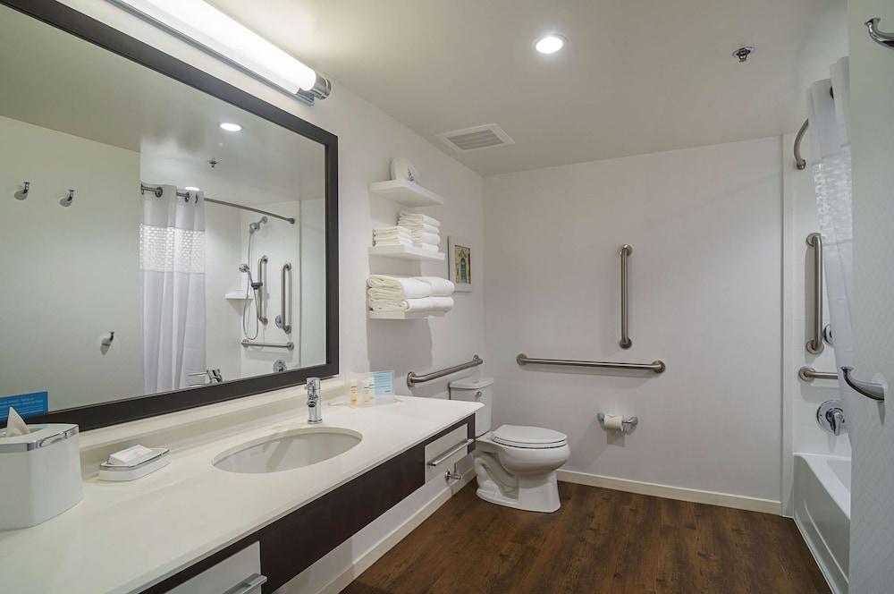 Hampton Inn Chicago North-Loyola Station photo 27