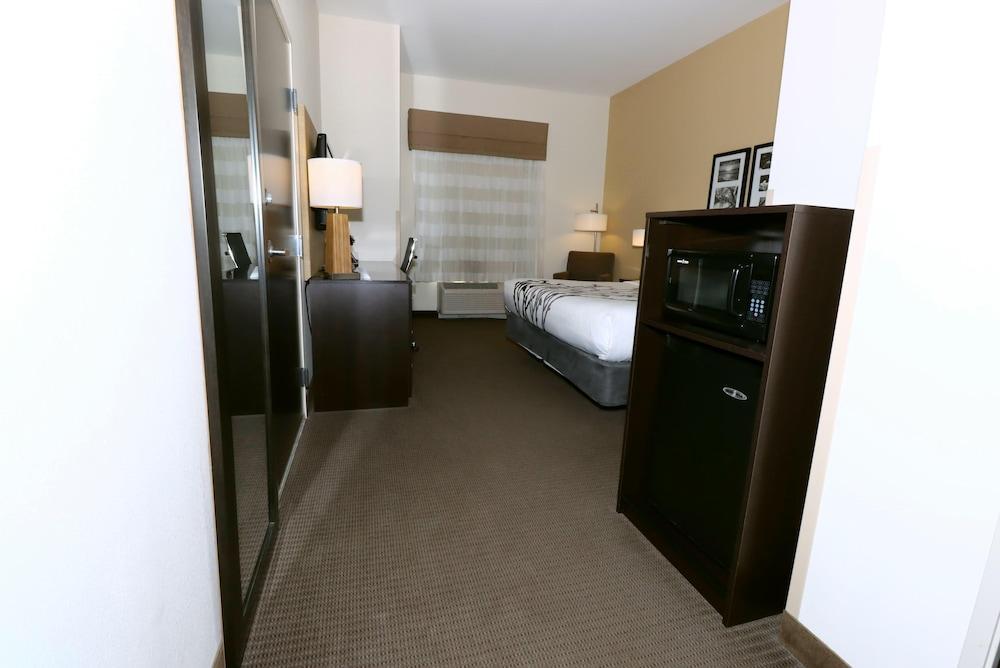 Sleep Inn & Suites Moundsville - Wheeling photo 2