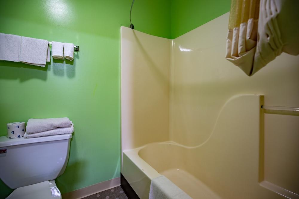 Budget Host Inn photo 14