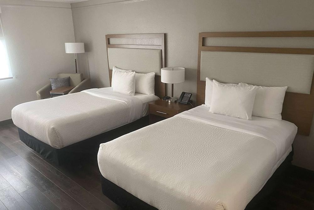 La Quinta Inn & Suites by Wyndham Ft Lauderdale Cypress Cr photo 7