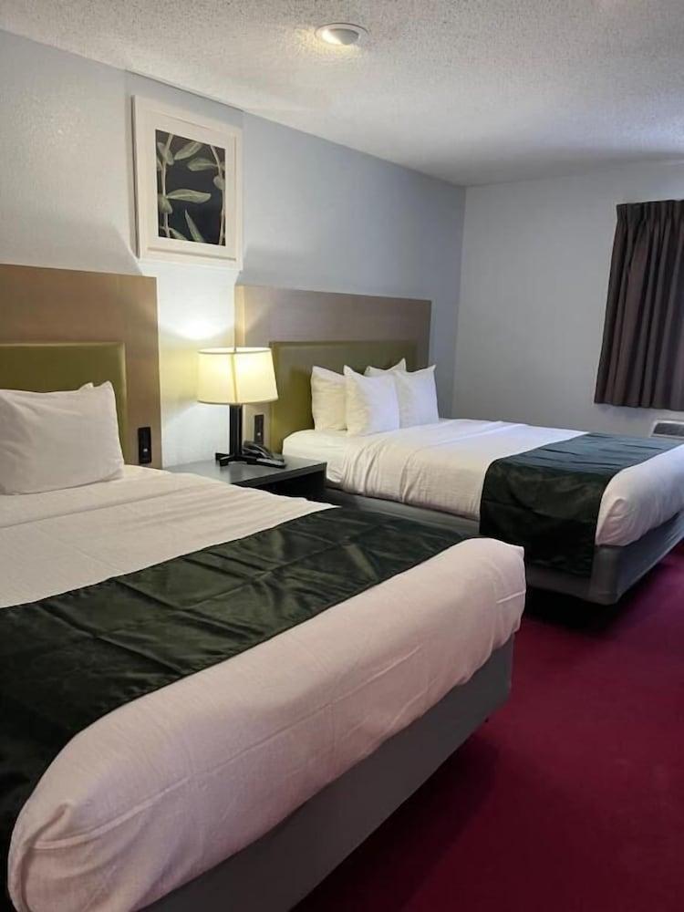 Pictured Rocks Inn & Suites photo 16