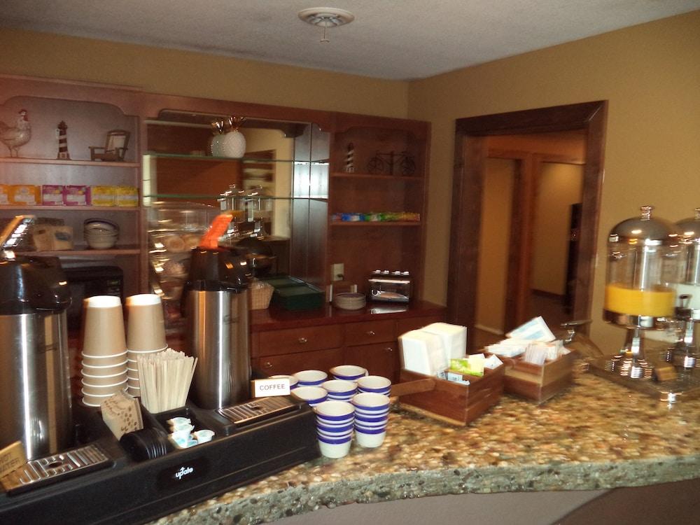 Lakeside Motor Inn photo 13