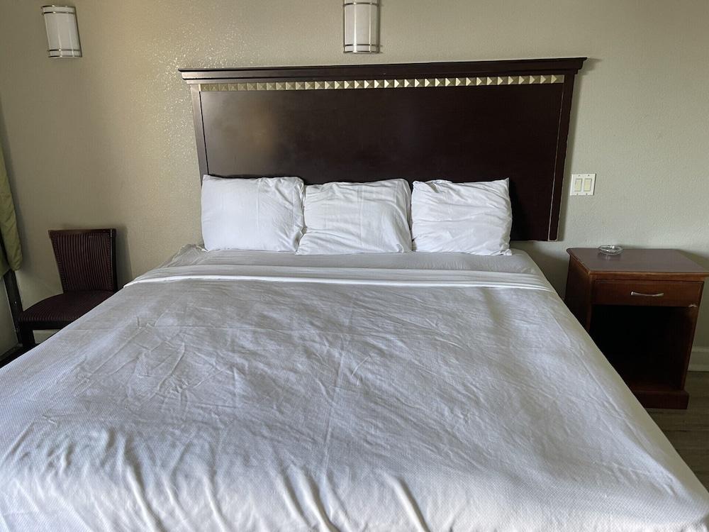 Express Inn West Memphis photo 4