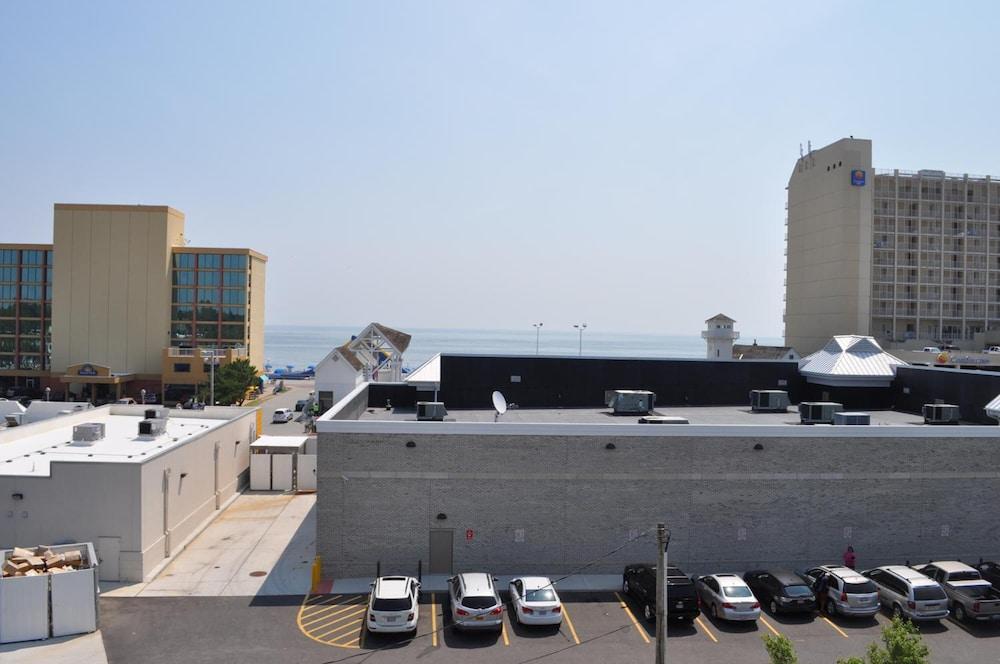 Blue Marlin Inn & Suites photo 13