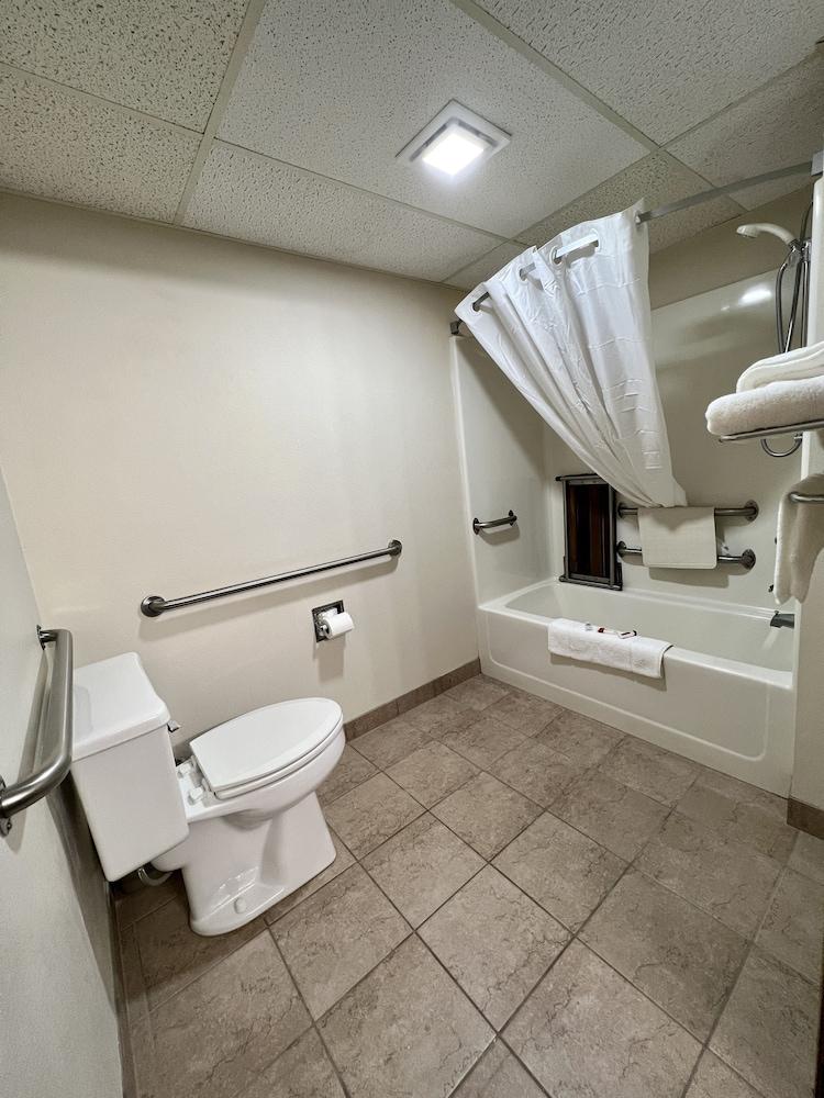 Reston Inn & Suites photo 44