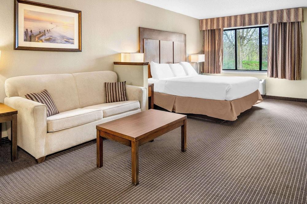 White Pines Inn & Suites photo 20