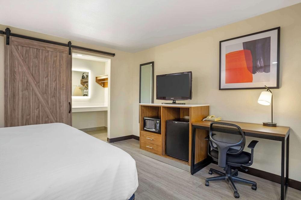 Best Western Shadow Inn photo 11