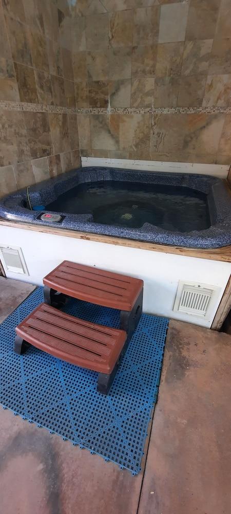 Americas Best Value Inn Salmon photo 12