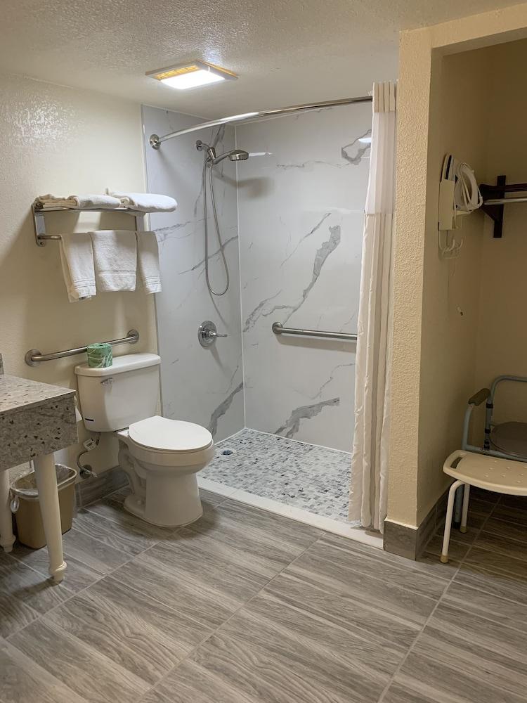 Days Inn by Wyndham Okmulgee photo 2